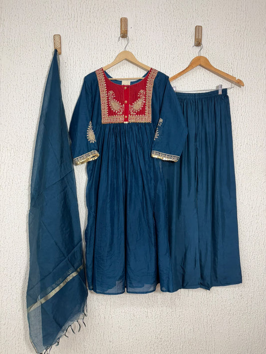 Vibrant Mulchanderi kurti set