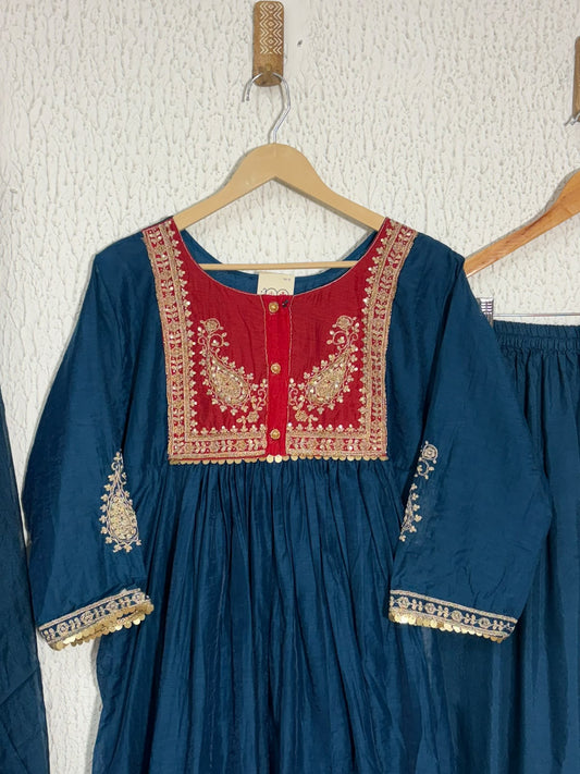 Vibrant Mulchanderi kurti set